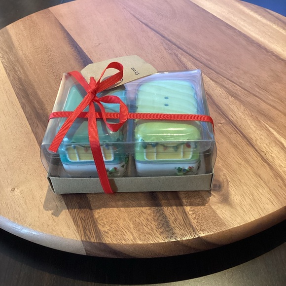 TAG Christmas camper salt and pepper shakers NWTS Adorable! Retro - Picture 3 of 7